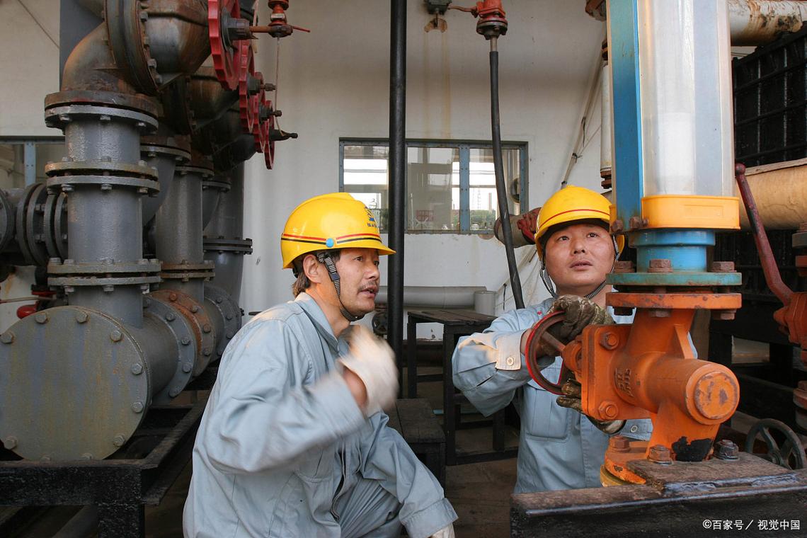 农民工也有年龄差距,许多工厂50岁以上的人不要,将来养老怎么办