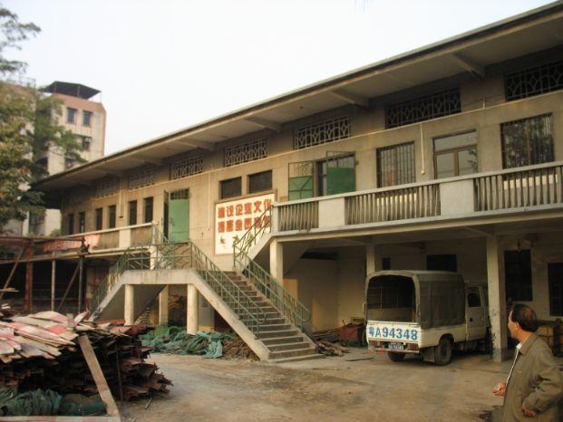 海珠区沙园路没有养老院,却有一片大工厂,要享受专业的养老服务,也许